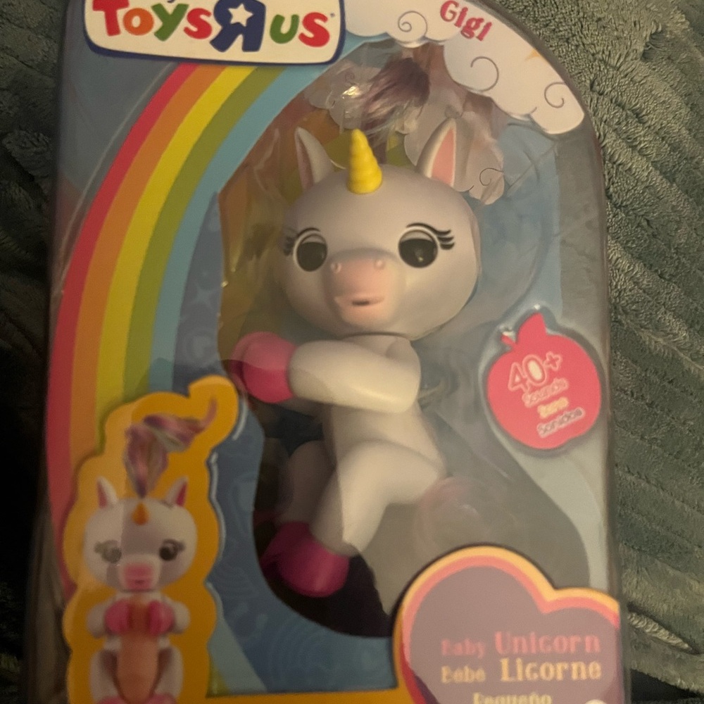 New Fingerlings Gigi Baby Unicorn Toy WowWee NEW 40 sounds white